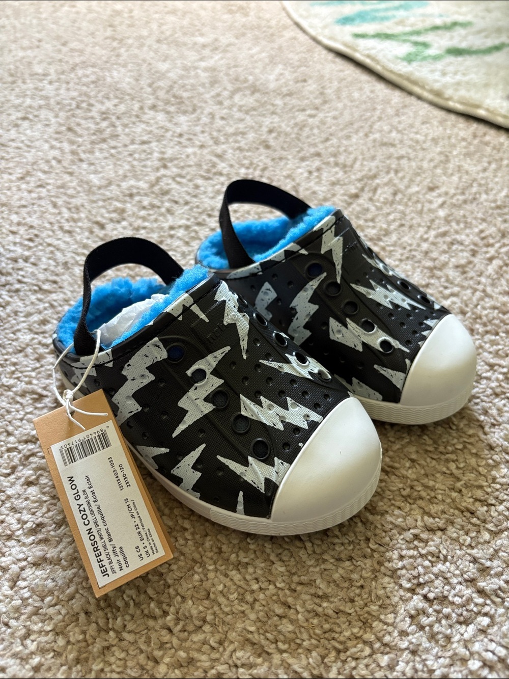 Native Kids Slip-On Show with Blue Fleece Lining